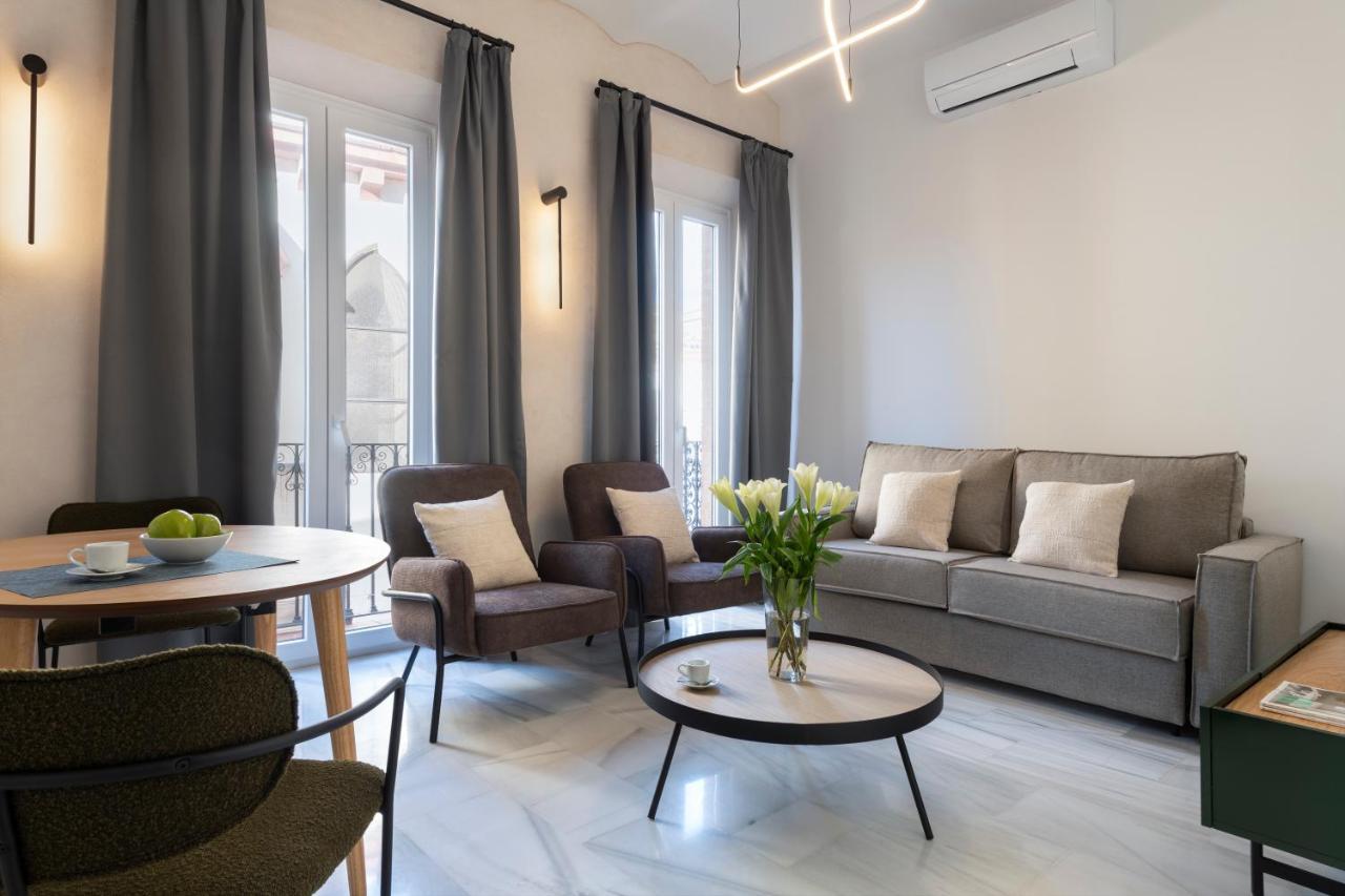 Magno Apartments San Gil - Shared Jacuzzi Sevilla Buitenkant foto